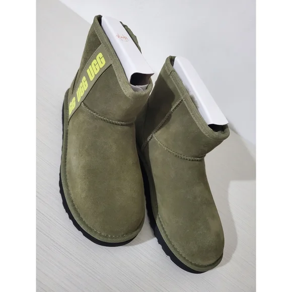 ❗️SOLD❗️Do not buy❗️UGG Australia Classic Mini Logo Sheepskin Boots - Picture 10 of 14